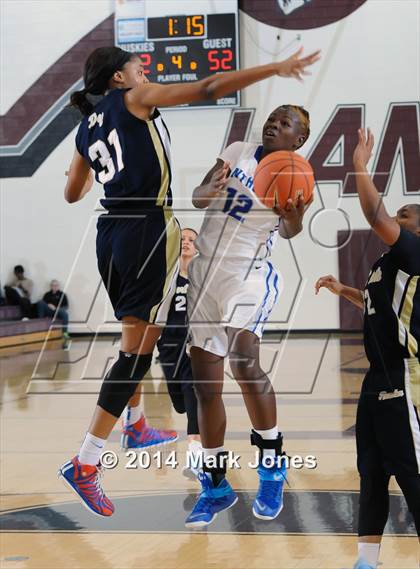 Thumbnail 1 in Desert Vista vs. Dillard (Nike Tournament of Champions) photogallery.