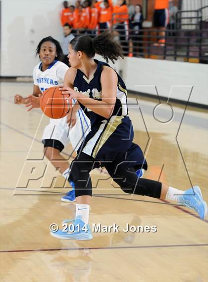 Thumbnail 1 in Desert Vista vs. Dillard (Nike Tournament of Champions) photogallery.