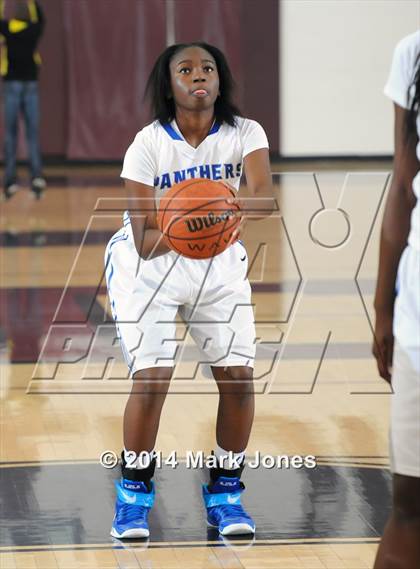 Thumbnail 1 in Desert Vista vs. Dillard (Nike Tournament of Champions) photogallery.