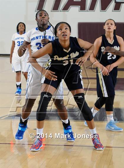 Thumbnail 3 in Desert Vista vs. Dillard (Nike Tournament of Champions) photogallery.