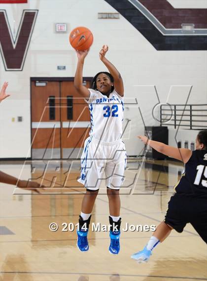 Thumbnail 3 in Desert Vista vs. Dillard (Nike Tournament of Champions) photogallery.