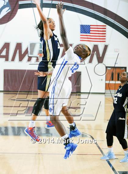 Thumbnail 2 in Desert Vista vs. Dillard (Nike Tournament of Champions) photogallery.