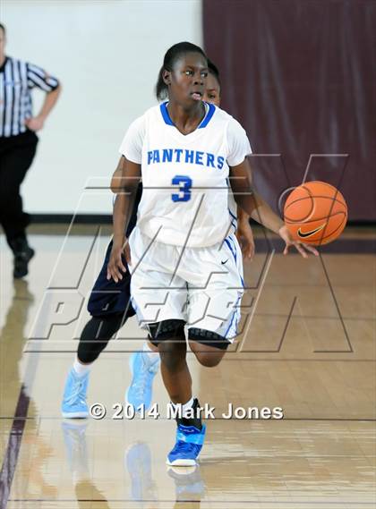 Thumbnail 2 in Desert Vista vs. Dillard (Nike Tournament of Champions) photogallery.