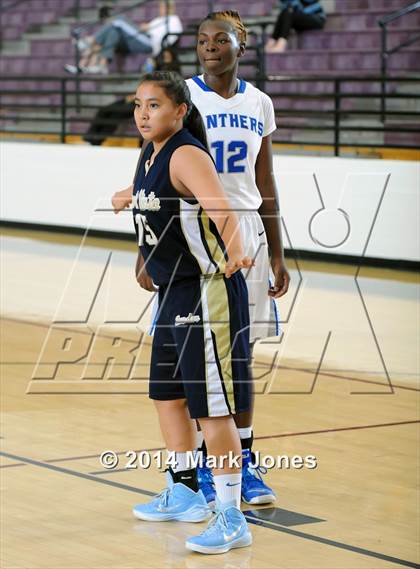 Thumbnail 1 in Desert Vista vs. Dillard (Nike Tournament of Champions) photogallery.