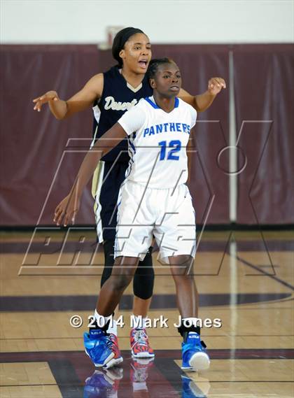 Thumbnail 2 in Desert Vista vs. Dillard (Nike Tournament of Champions) photogallery.
