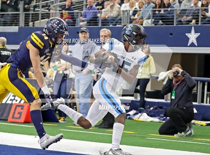 Thumbnail 3 in Highland Park vs. Shadow Creek (UIL 5A Division 1 Championship) photogallery.