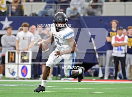 Thumbnail 3 in Highland Park vs. Shadow Creek (UIL 5A Division 1 Championship) photogallery.