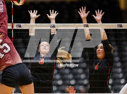 Thumbnail 3 in Iola vs. Schulenburg (UIL 2A Volleyball Semi-Final) photogallery.