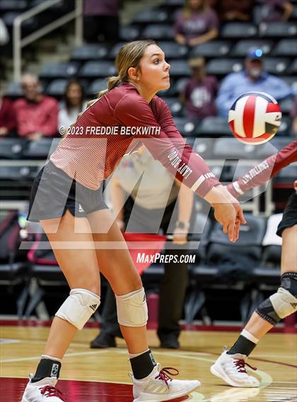 Thumbnail 1 in Iola vs. Schulenburg (UIL 2A Volleyball Semi-Final) photogallery.