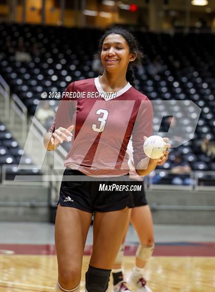 Thumbnail 1 in Iola vs. Schulenburg (UIL 2A Volleyball Semi-Final) photogallery.