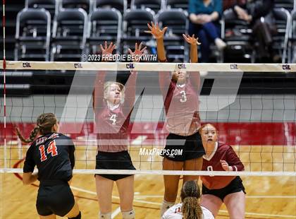 Thumbnail 3 in Iola vs. Schulenburg (UIL 2A Volleyball Semi-Final) photogallery.