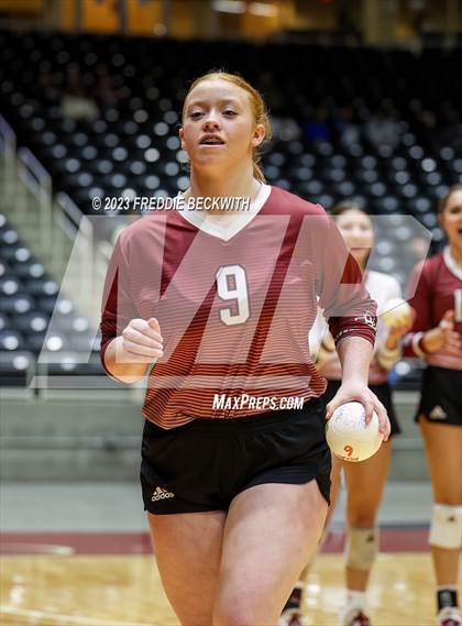 Thumbnail 3 in Iola vs. Schulenburg (UIL 2A Volleyball Semi-Final) photogallery.