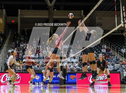 Thumbnail 1 in Iola vs. Schulenburg (UIL 2A Volleyball Semi-Final) photogallery.