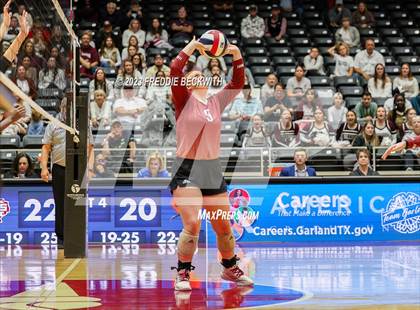 Thumbnail 3 in Iola vs. Schulenburg (UIL 2A Volleyball Semi-Final) photogallery.