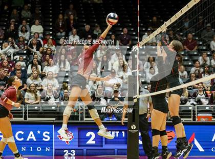 Thumbnail 1 in Iola vs. Schulenburg (UIL 2A Volleyball Semi-Final) photogallery.
