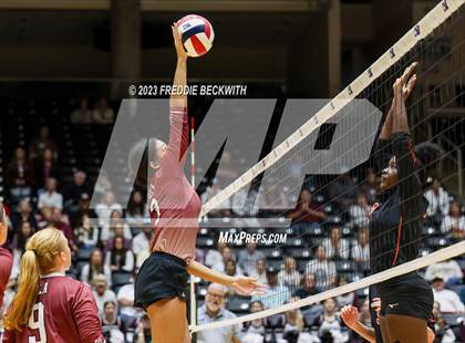 Thumbnail 3 in Iola vs. Schulenburg (UIL 2A Volleyball Semi-Final) photogallery.