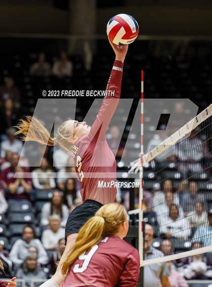 Thumbnail 3 in Iola vs. Schulenburg (UIL 2A Volleyball Semi-Final) photogallery.