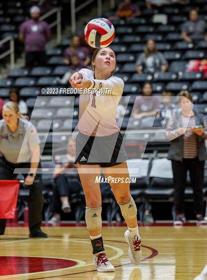 Thumbnail 3 in Iola vs. Schulenburg (UIL 2A Volleyball Semi-Final) photogallery.
