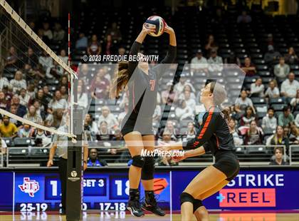 Thumbnail 3 in Iola vs. Schulenburg (UIL 2A Volleyball Semi-Final) photogallery.