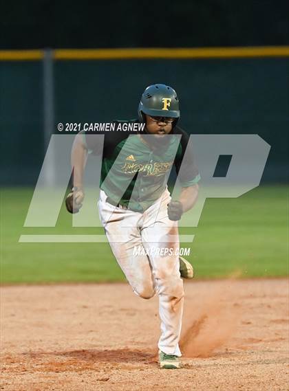 Thumbnail 3 in Klein Cain vs Klein Forest photogallery.