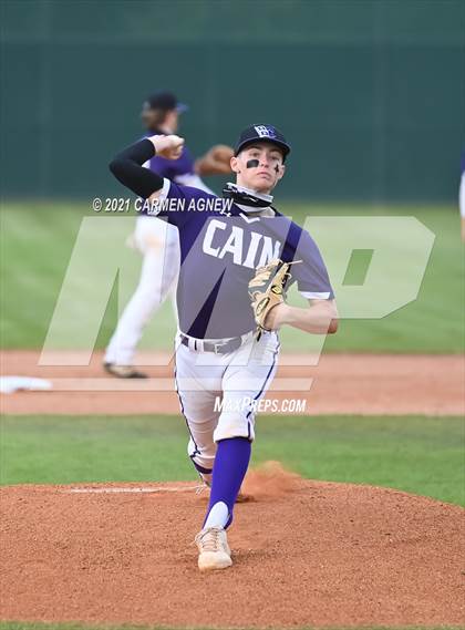 Thumbnail 1 in Klein Cain vs Klein Forest photogallery.
