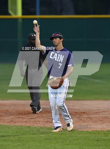 Thumbnail 1 in Klein Cain vs Klein Forest photogallery.