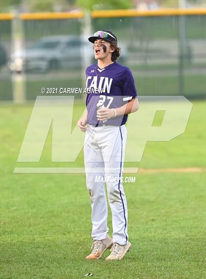 Thumbnail 2 in Klein Cain vs Klein Forest photogallery.