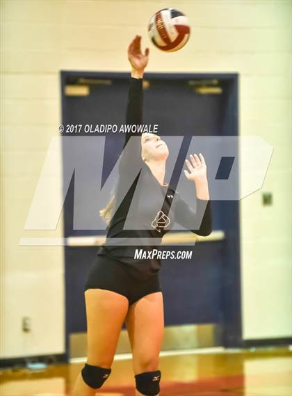 Thumbnail 3 in Horn @ Rockwall photogallery.