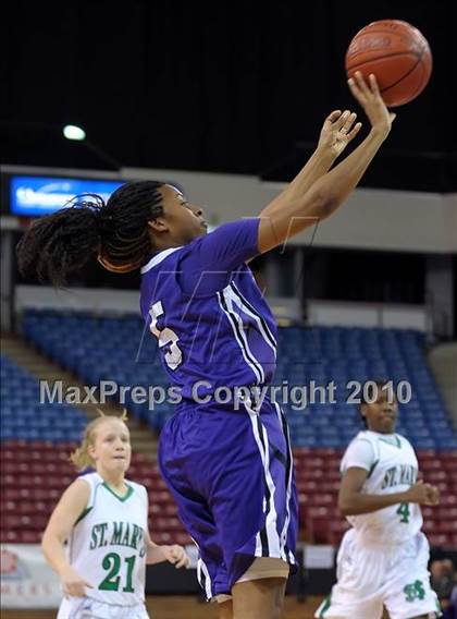 Thumbnail 2 in Sacramento vs. St. Mary's (CIF NorCal D3 Final) photogallery.