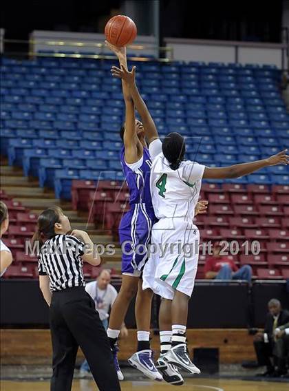 Thumbnail 2 in Sacramento vs. St. Mary's (CIF NorCal D3 Final) photogallery.