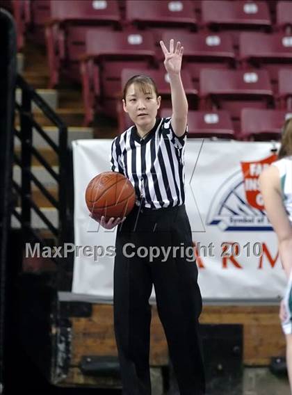 Thumbnail 1 in Sacramento vs. St. Mary's (CIF NorCal D3 Final) photogallery.