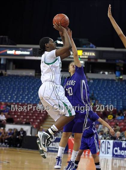 Thumbnail 2 in Sacramento vs. St. Mary's (CIF NorCal D3 Final) photogallery.