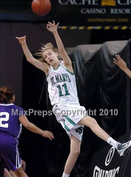 Thumbnail 2 in Sacramento vs. St. Mary's (CIF NorCal D3 Final) photogallery.