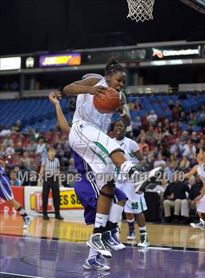 Thumbnail 3 in Sacramento vs. St. Mary's (CIF NorCal D3 Final) photogallery.