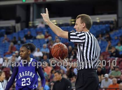 Thumbnail 2 in Sacramento vs. St. Mary's (CIF NorCal D3 Final) photogallery.