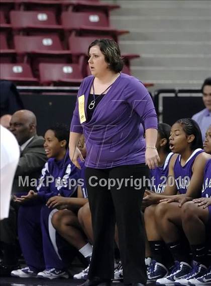 Thumbnail 2 in Sacramento vs. St. Mary's (CIF NorCal D3 Final) photogallery.