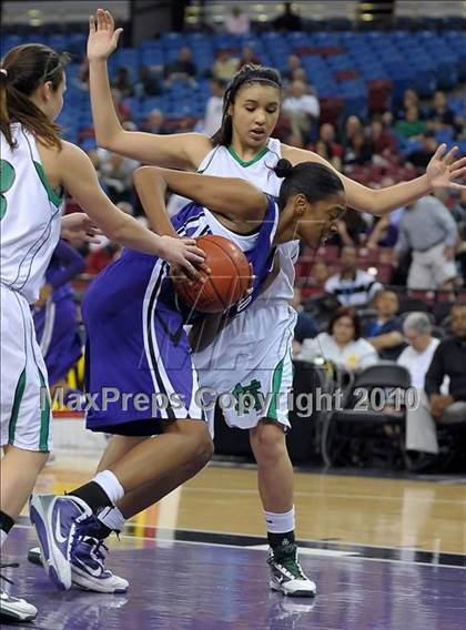 Thumbnail 1 in Sacramento vs. St. Mary's (CIF NorCal D3 Final) photogallery.
