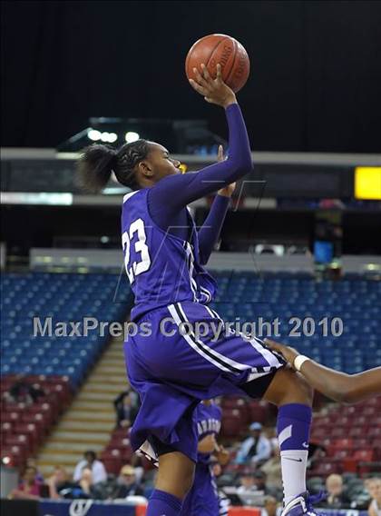 Thumbnail 2 in Sacramento vs. St. Mary's (CIF NorCal D3 Final) photogallery.