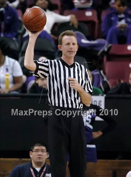 Thumbnail 2 in Sacramento vs. St. Mary's (CIF NorCal D3 Final) photogallery.