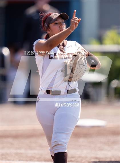 Thumbnail 2 in Saint Francis vs Willow Glen (CIF CCS Open Division Final) photogallery.