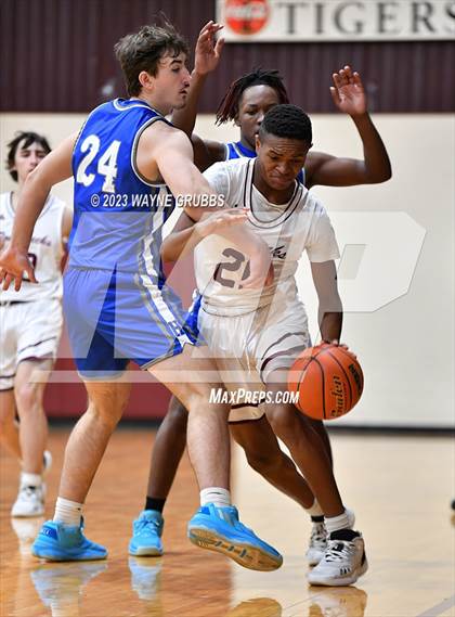 Thumbnail 3 in Hooks vs. White Oak (Holiday Hoops Tournament) photogallery.