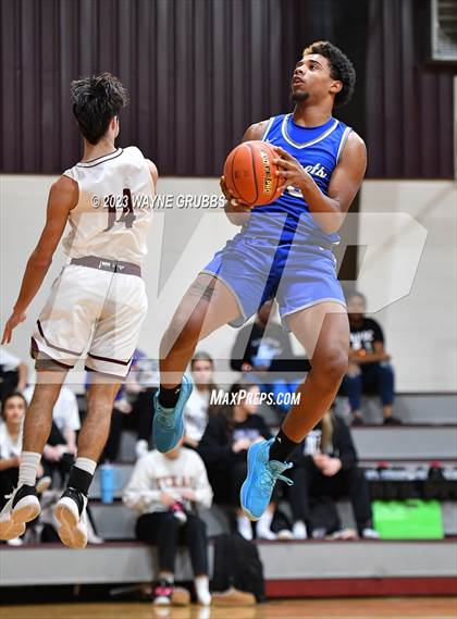 Thumbnail 3 in Hooks vs. White Oak (Holiday Hoops Tournament) photogallery.