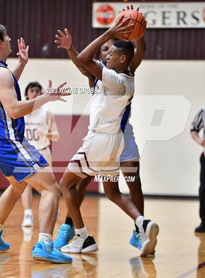Thumbnail 1 in Hooks vs. White Oak (Holiday Hoops Tournament) photogallery.