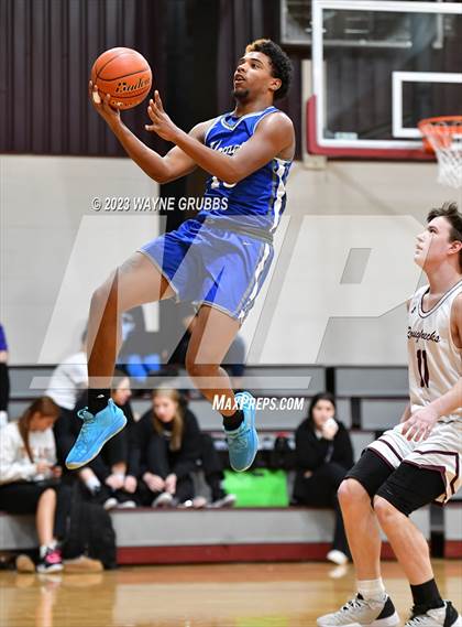 Thumbnail 1 in Hooks vs. White Oak (Holiday Hoops Tournament) photogallery.