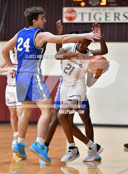 Thumbnail 2 in Hooks vs. White Oak (Holiday Hoops Tournament) photogallery.