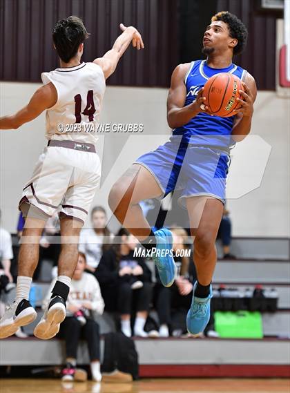 Thumbnail 2 in Hooks vs. White Oak (Holiday Hoops Tournament) photogallery.