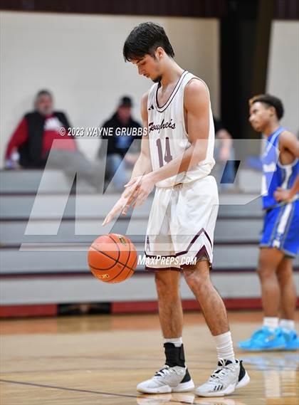 Thumbnail 1 in Hooks vs. White Oak (Holiday Hoops Tournament) photogallery.