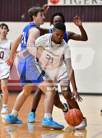 Thumbnail 1 in Hooks vs. White Oak (Holiday Hoops Tournament) photogallery.
