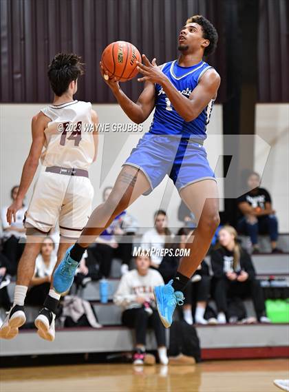 Thumbnail 1 in Hooks vs. White Oak (Holiday Hoops Tournament) photogallery.