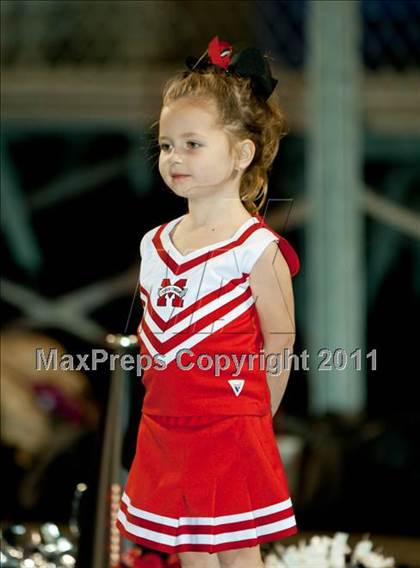 Thumbnail 3 in Goose Creek Memorial vs Barbers Hill photogallery.